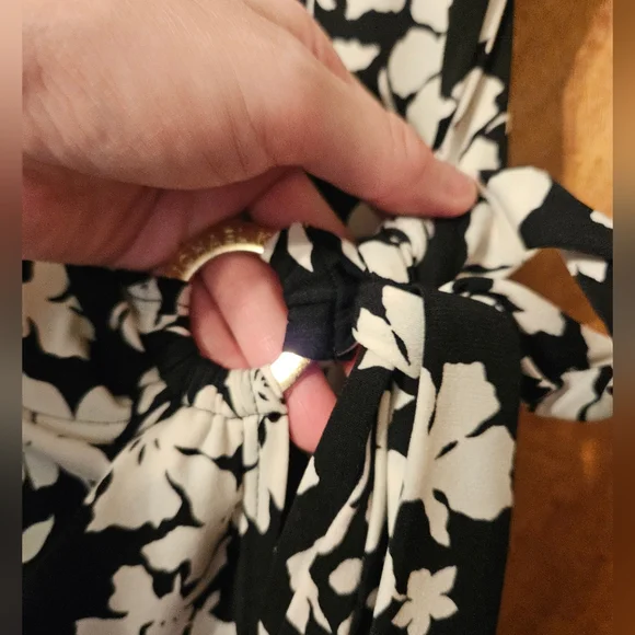 MICHAEL Michael Kors Black & White Floral Wrap Dress*Retails$110 - Picture 11 of 15